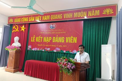 Chi bộ trường THPT B Kim Bảng tổ chức kết nạp đảng viên mới